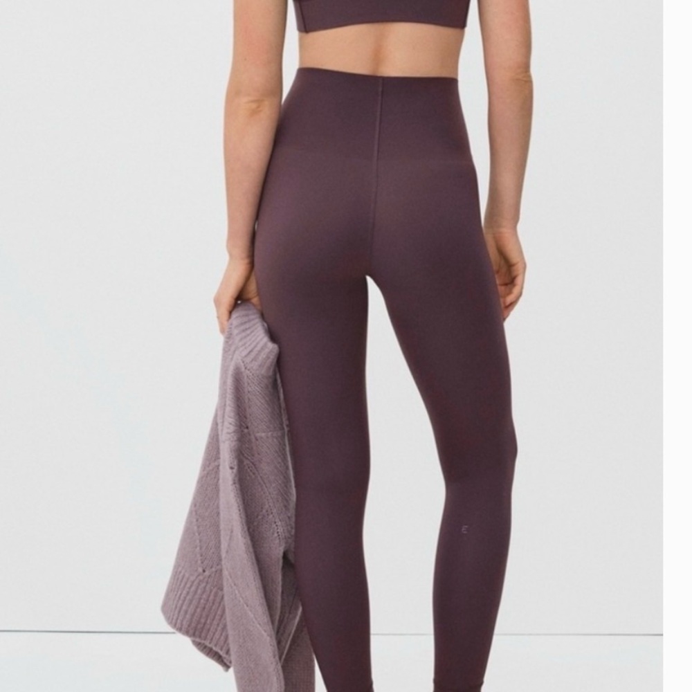 Everlane Plum High-Rise Leggings. Thick waistband